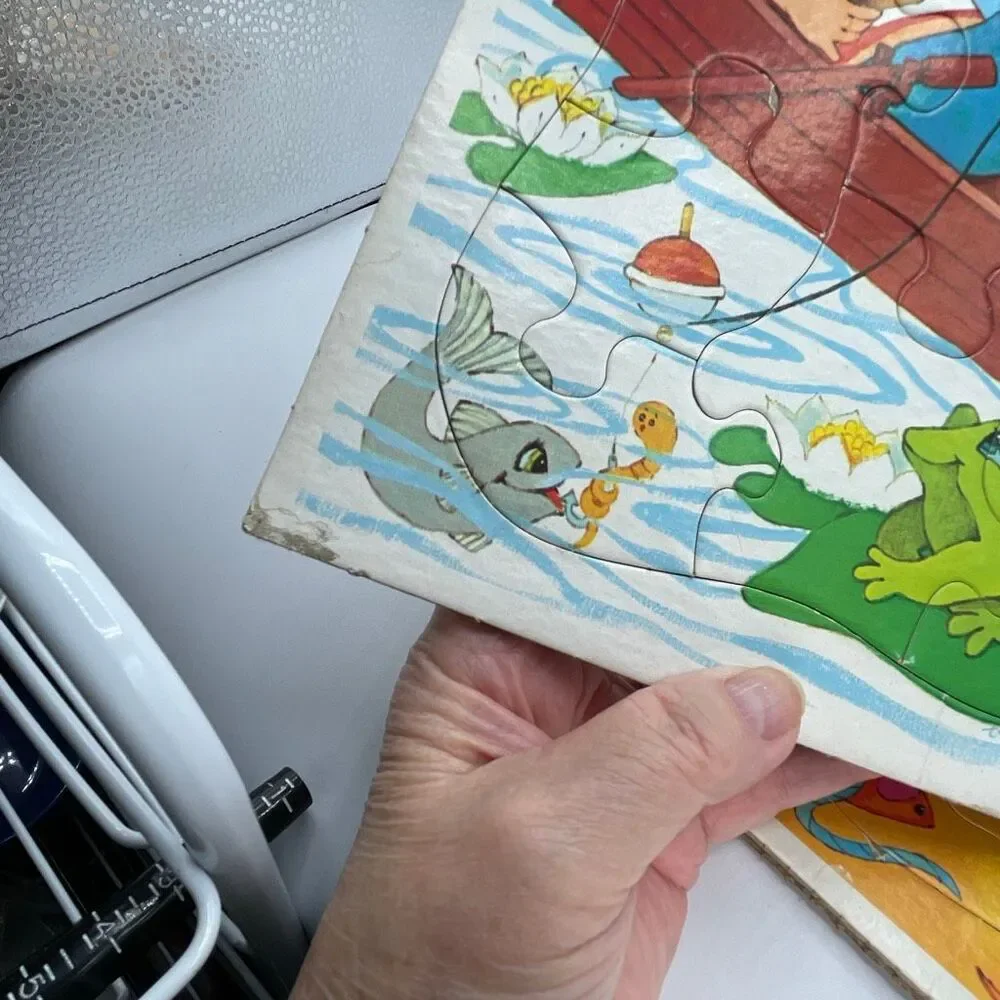 Lot of 2 Frame tray puzzles 1973 printed in USA.